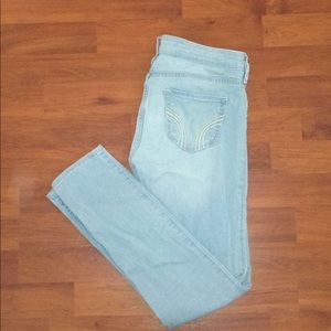Hollister jeans size 3s.